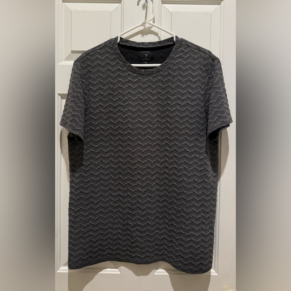 Guess men’s shirt size large